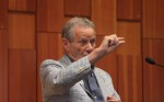 Zamparini in campo contro Unicredit, partita da vedere tutta, imperdibile. Ha arruolato i tifosi e… item-thumbnail